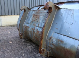 VM Dichte bak 225 Volvo